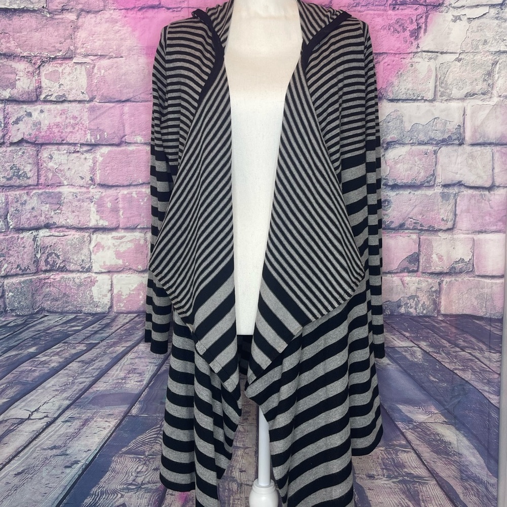 Cardigan. Size (M)